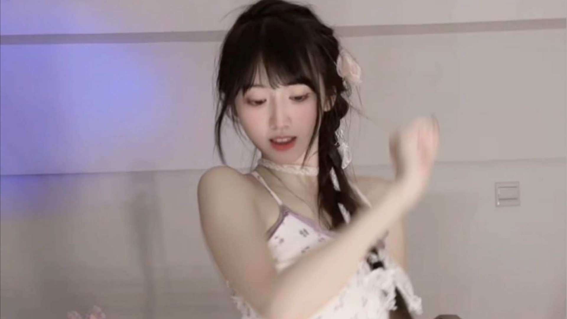  [3 katie小仙女]跳得简单，但身材和颜是真的让人喜欢——《收藏全网高颜值妹子计划》第三期 [103.9MB]